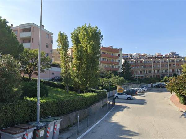 Appartamento come attico a Falconara Marittima (AN)