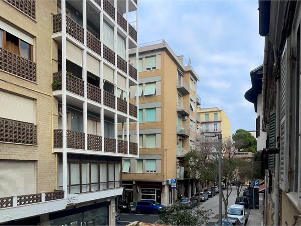 Casa terra tetto, al centro di Falconara Marittima (AN)
