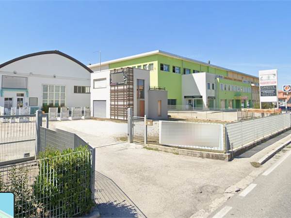 Negozio in Affitto a Montemarciano (AN)