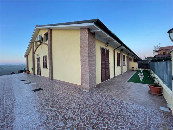 Villetta in accosto a Monte San Vito (AN) Italy